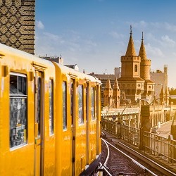 Hotels in Berlin_Oberbaumbrücke U-Bahn