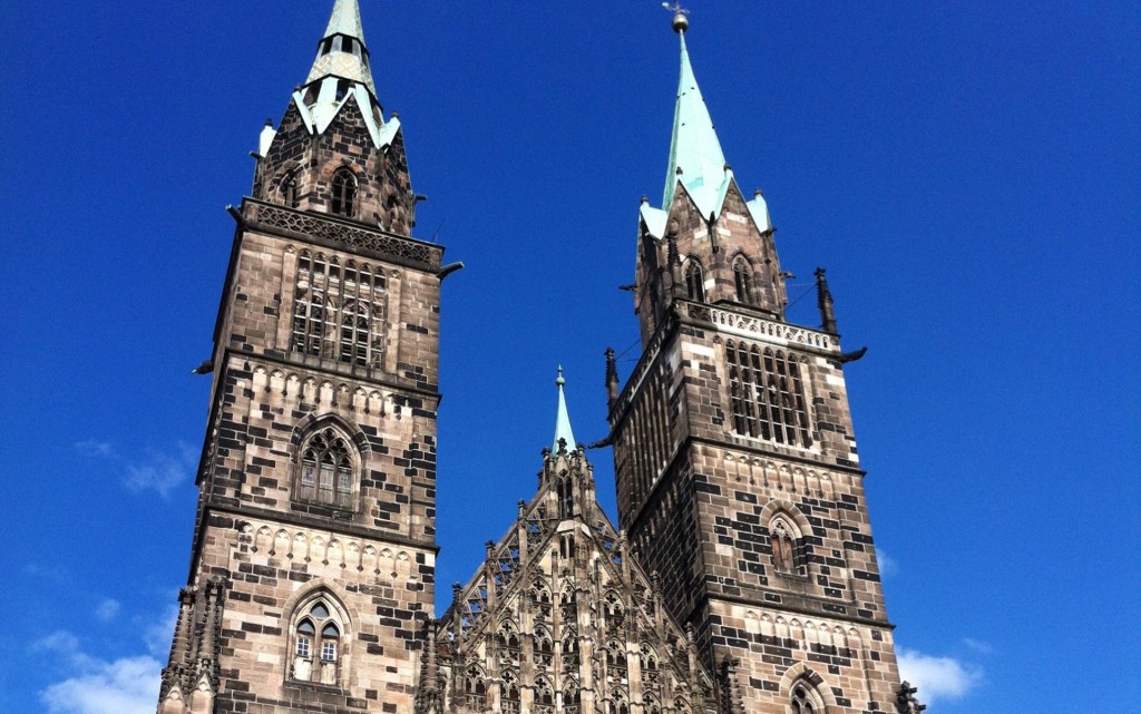 Die gotische Kirche St. Lorenz ist ein Wahrzeichen von Nürnberg un dein einmaliges Baudenkmal in Deutschland.